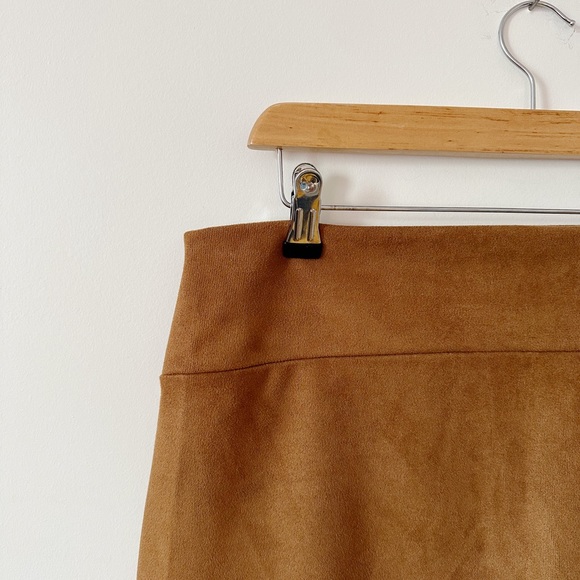 ⛱️ 2/20$ NWOT colori faux suede women mini skirt in tan color - Picture 4 of 8